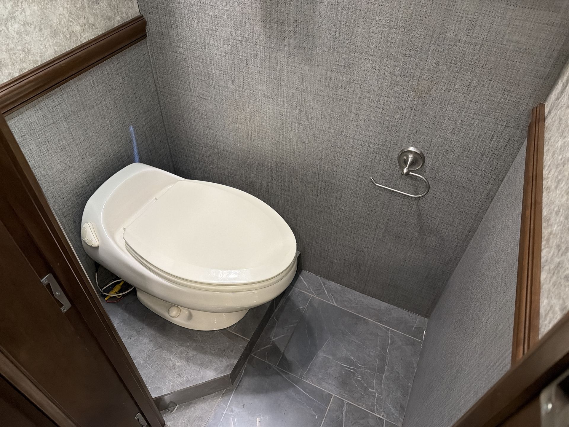 2017 Entegra Coach Anthem 44DLQ - Image 39