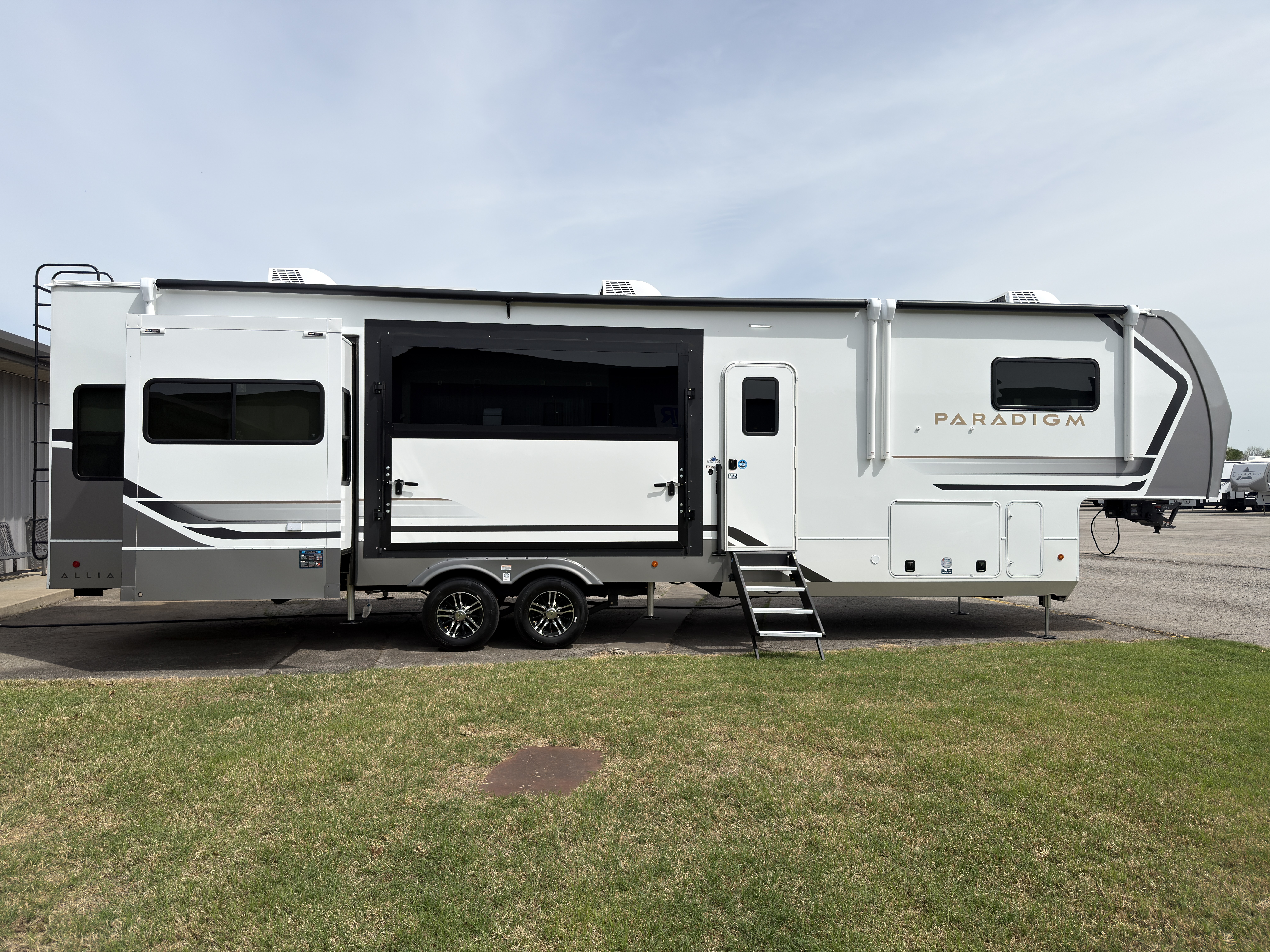 2026 Alliance RV Paradigm 388SP - Image 6