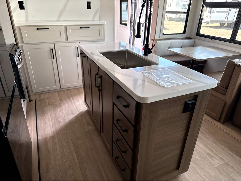 2027 VENTURE RV SPORTTREK 343VIB - Image 21