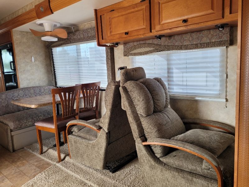 2008 Gulf Stream Conquest Super Nova 6372 - Image 7