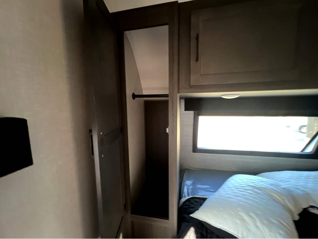 2026 VENTURE RV SPORTTREK 261VBH - Image 24