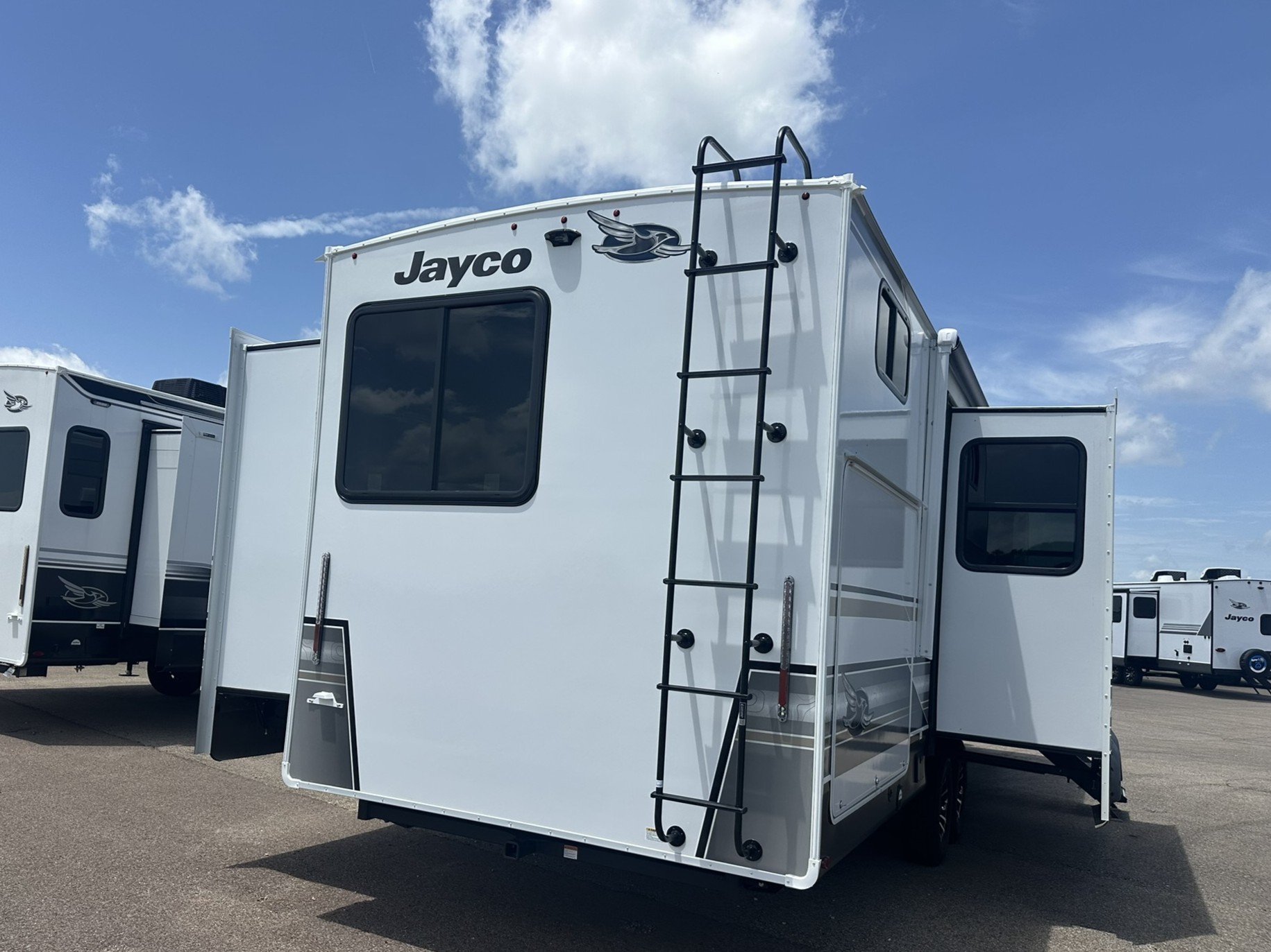 2027 JAYCO EAGLE 312BHOK - Image 4