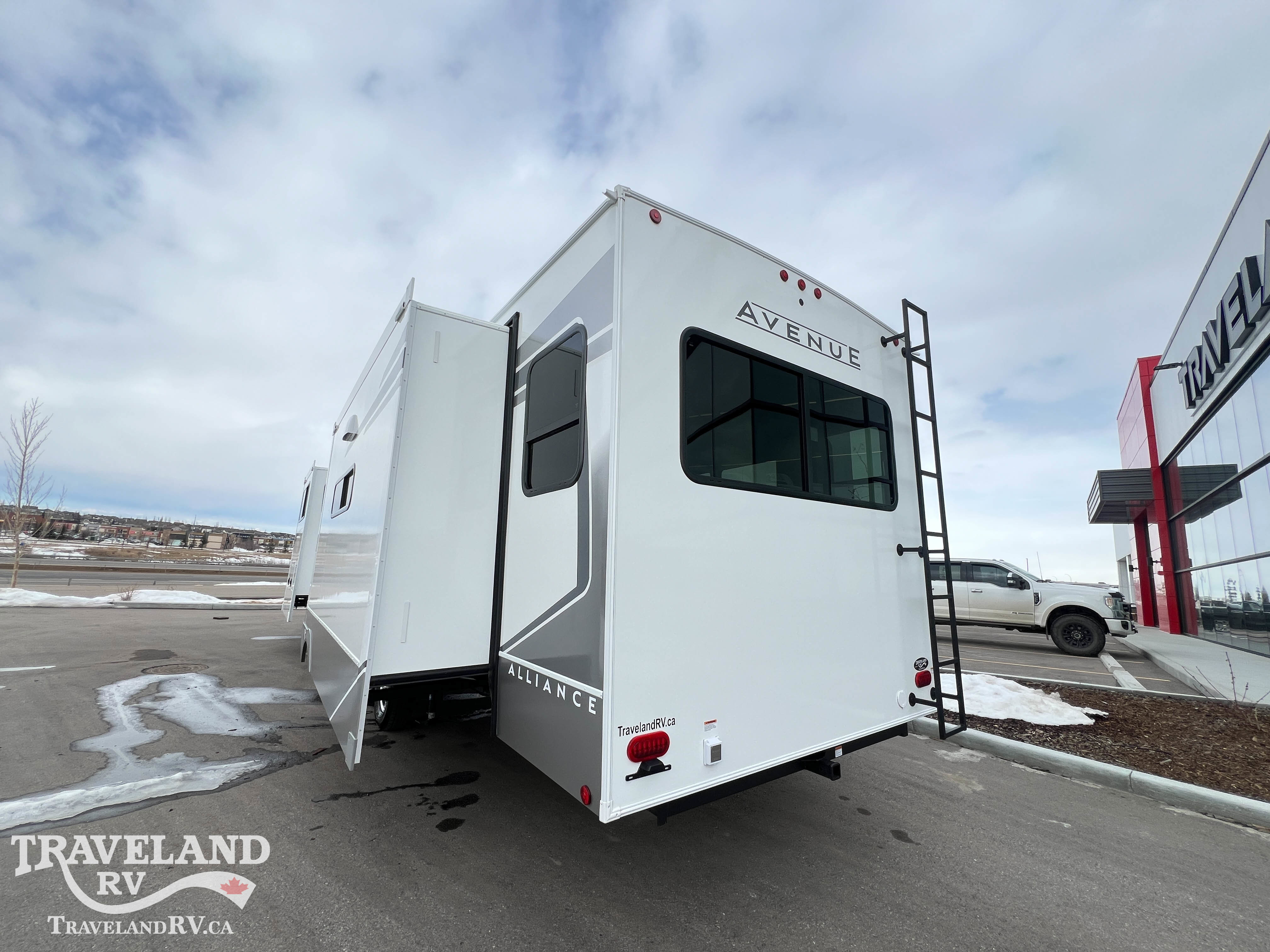 2026 Alliance RV AVENUE 332RL - Image 7