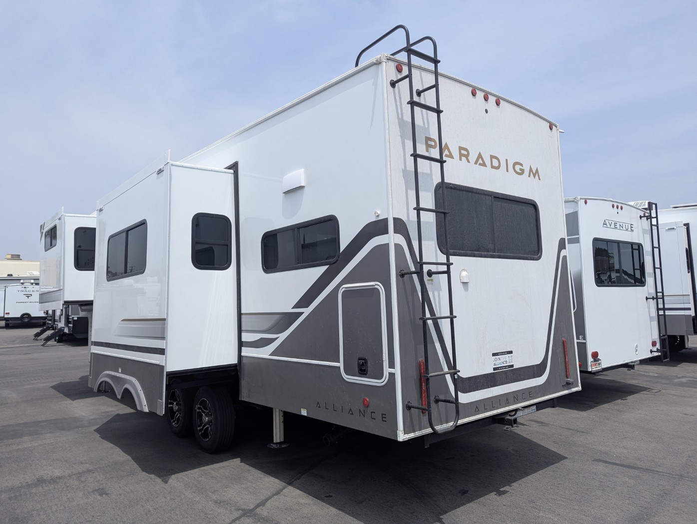 2026 Alliance RV Paradigm 312RK - Image 3