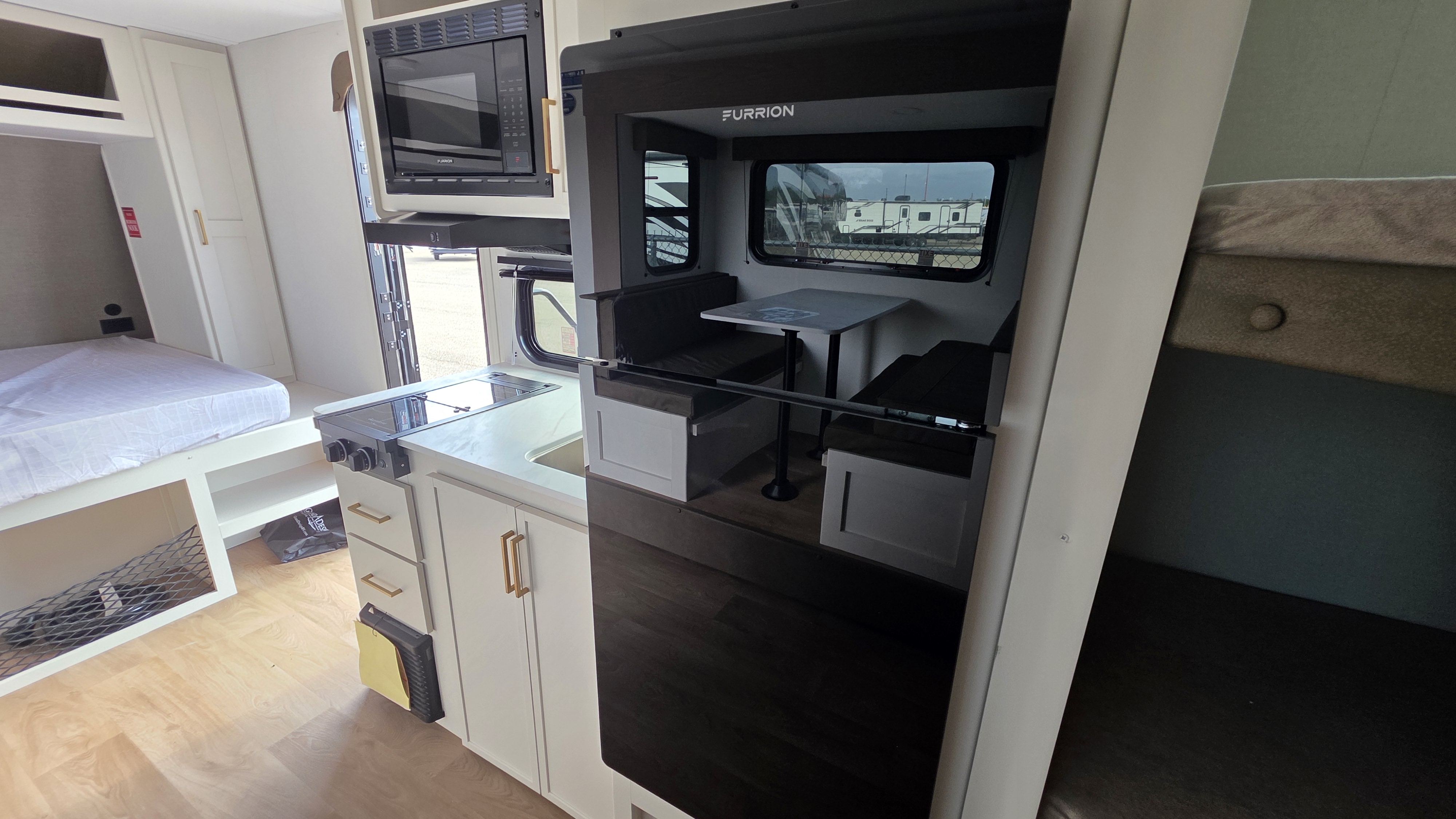 2027 GRAND DESIGN TRANSCEND 161DB - Image 19