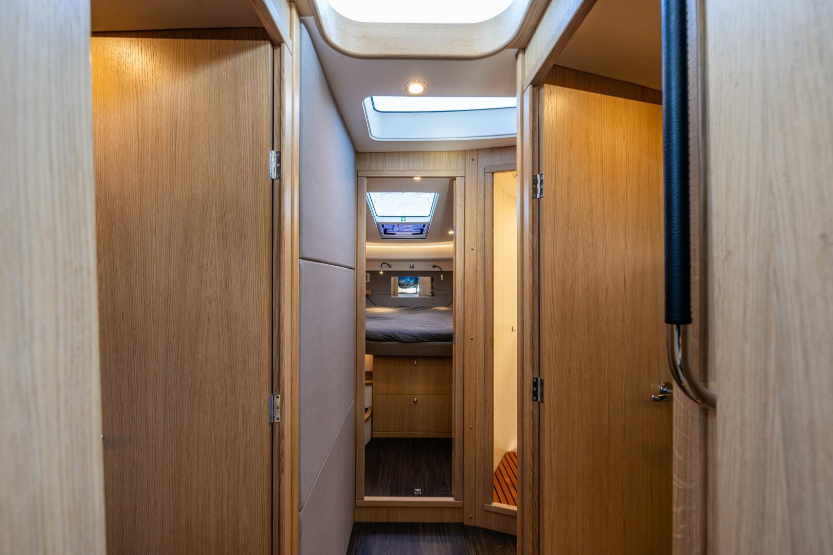 2024 Nimbus 405F - Image 24