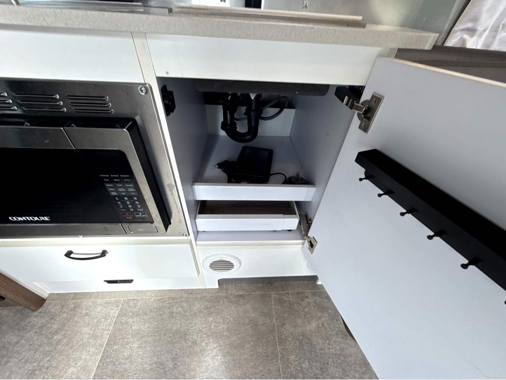 2022 AIRSTREAM CARAVEL 19CB - Image 20