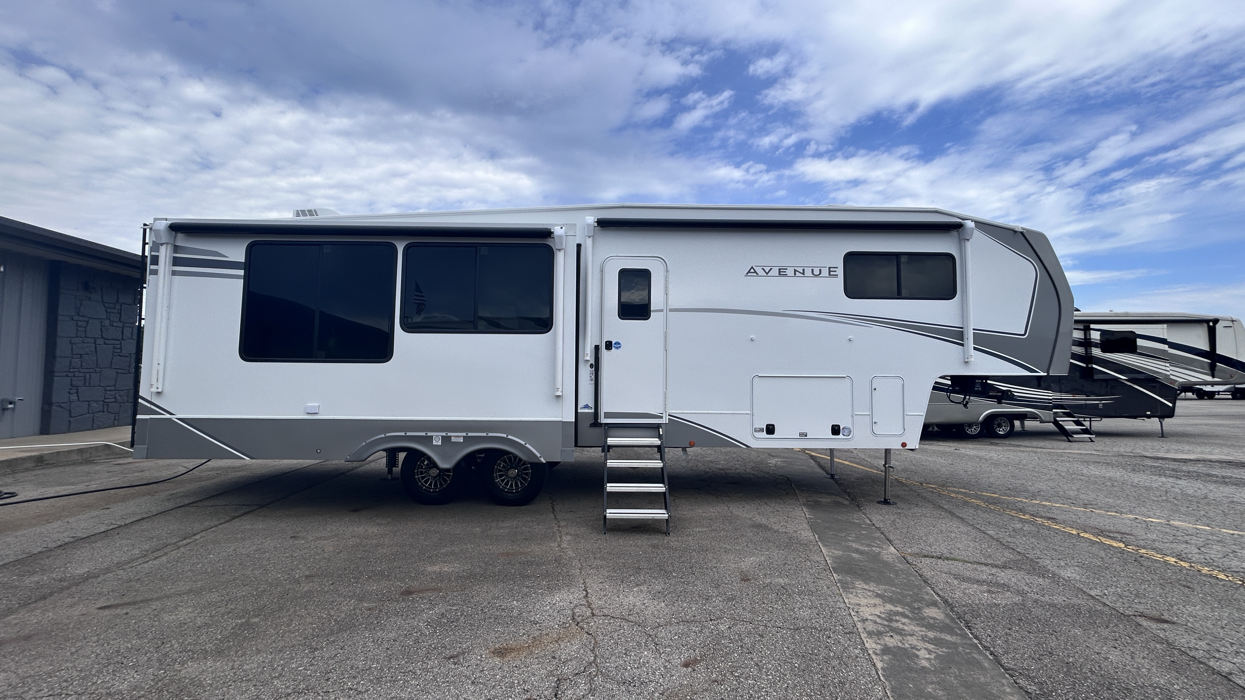 2026 Alliance RV Avenue 35RKS - Image 2