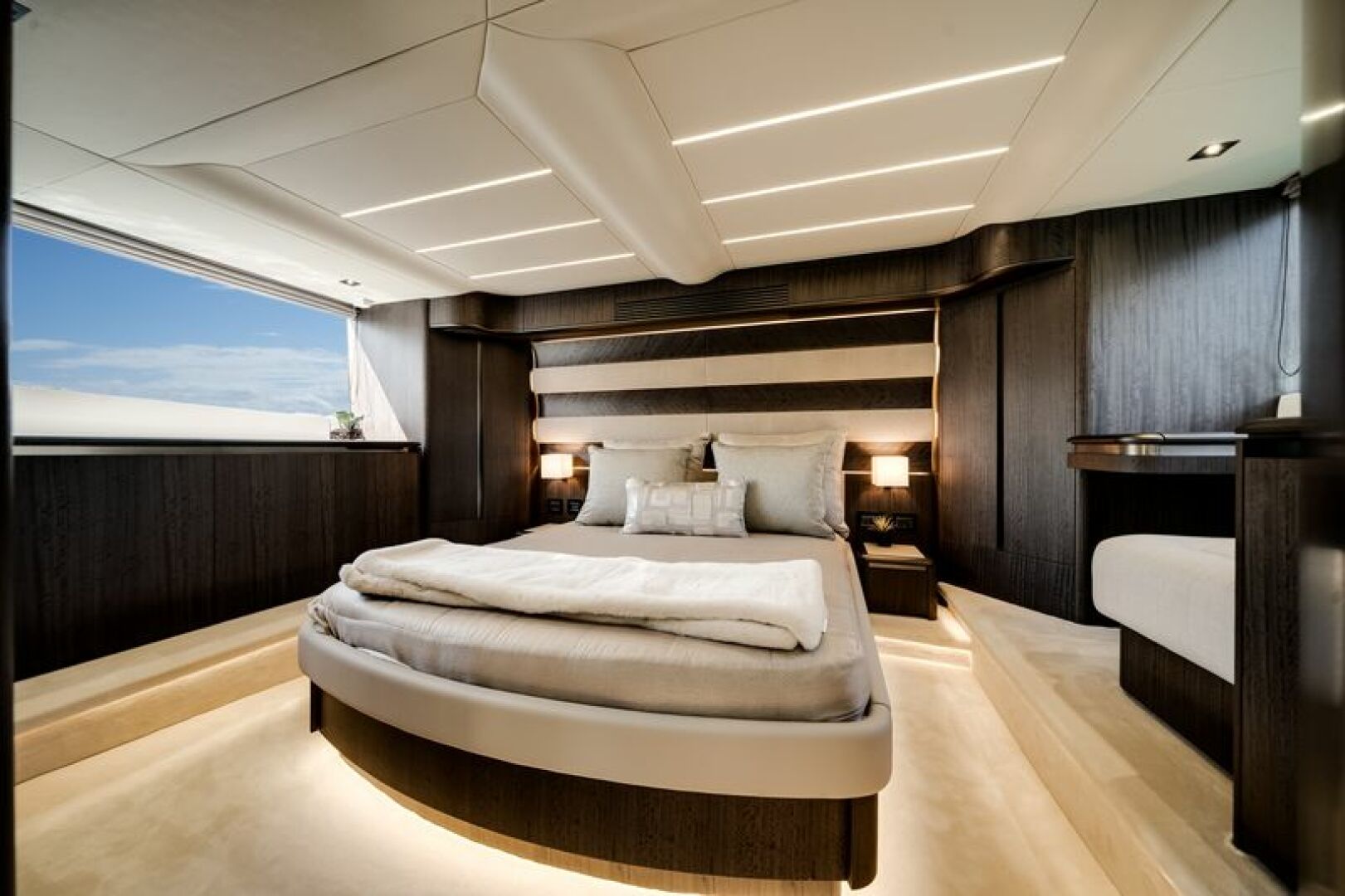 2024 Galeon 560 FLY Base - Image 9