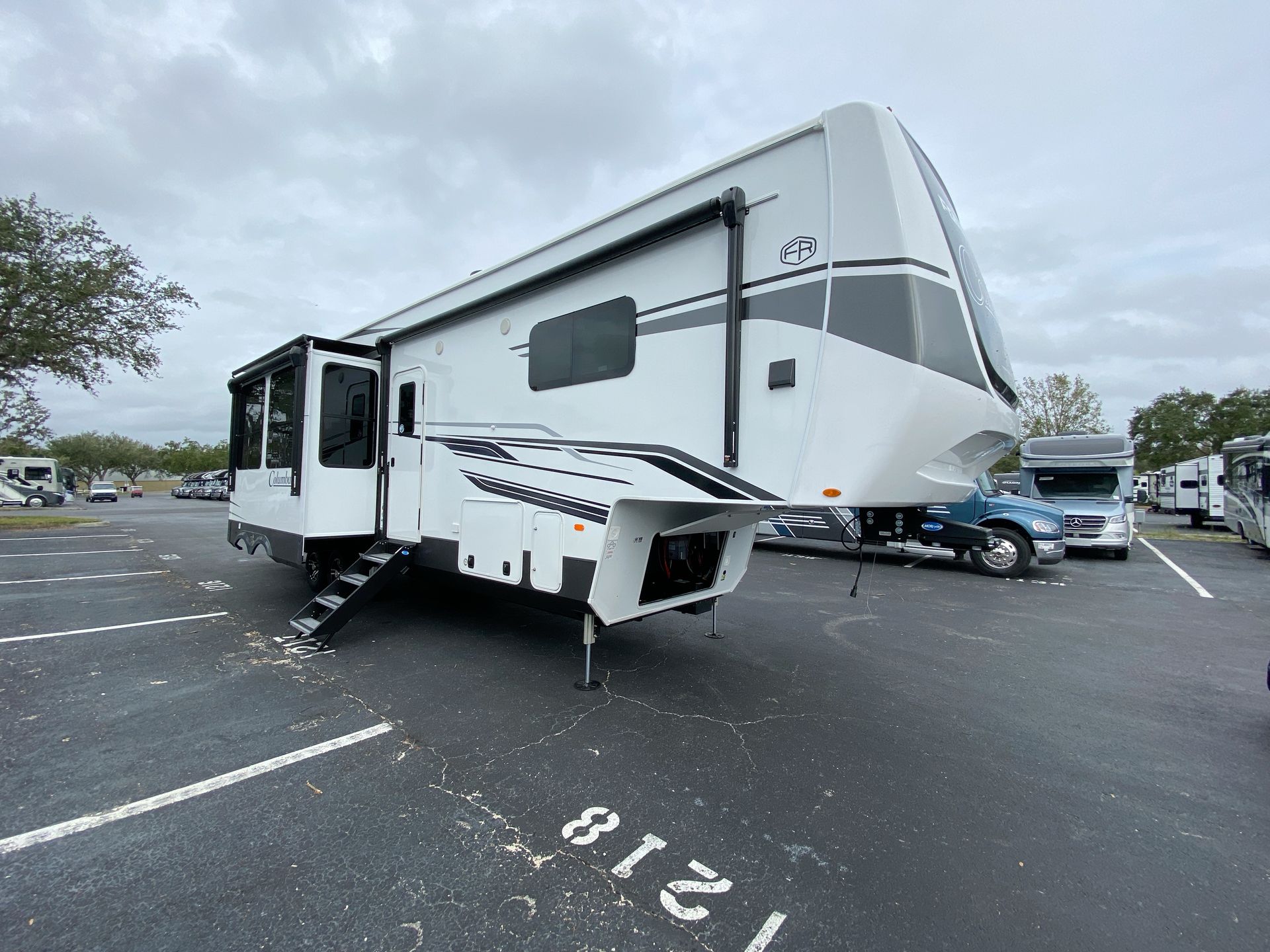 2025 Palomino Columbus