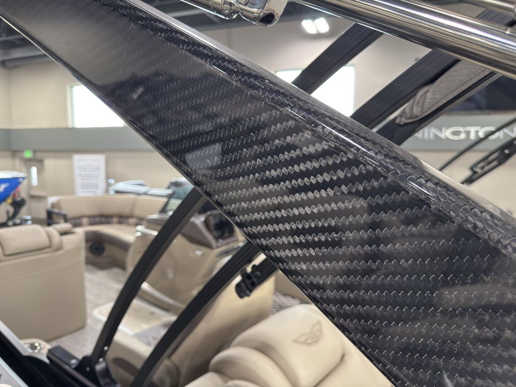 2026 Bennington 24MCSB Carbon Fiber Arch Tritoon Pontoon - Image 54