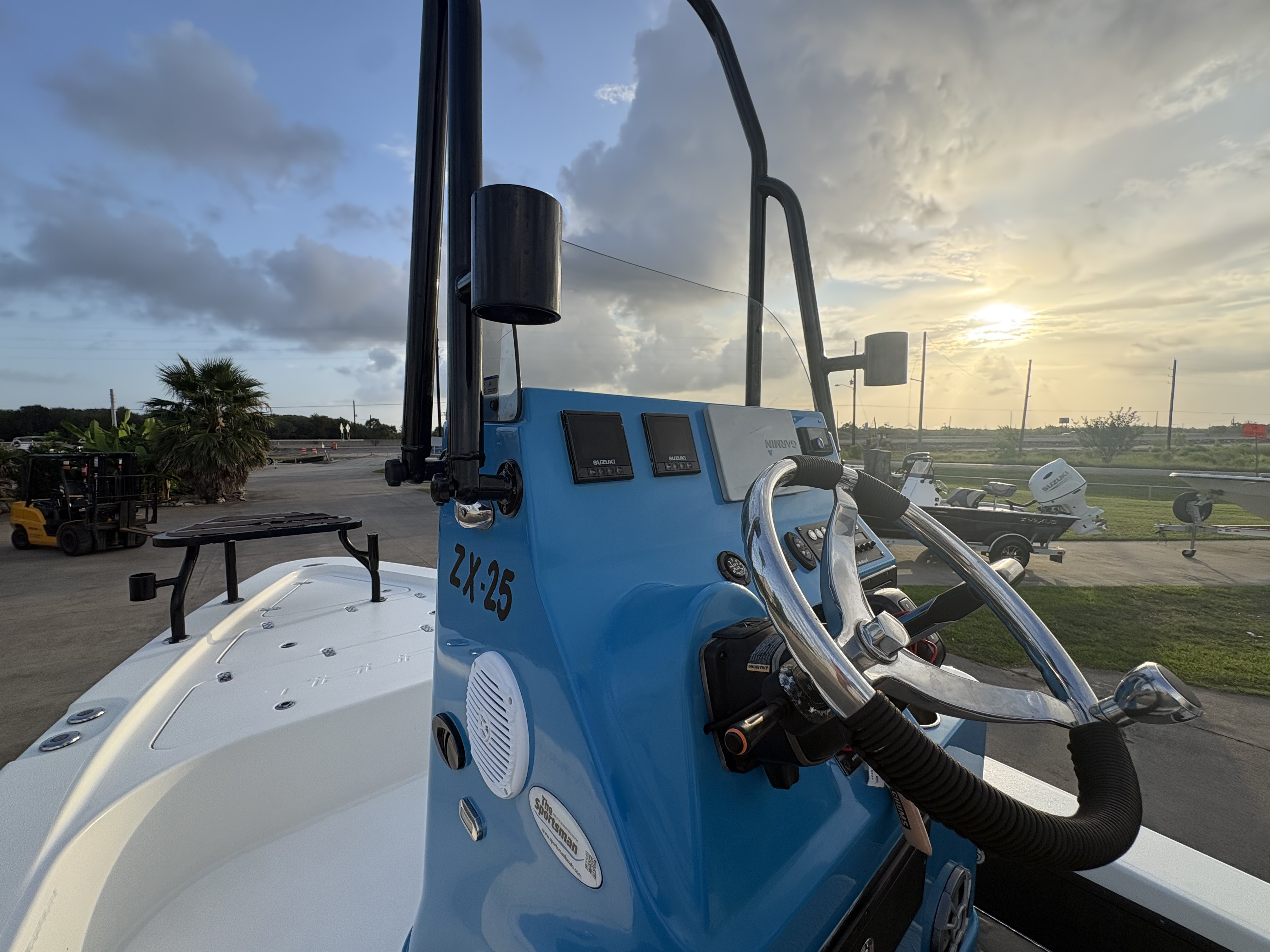 2019 TIBURON 2019 ZX25 - Image 10