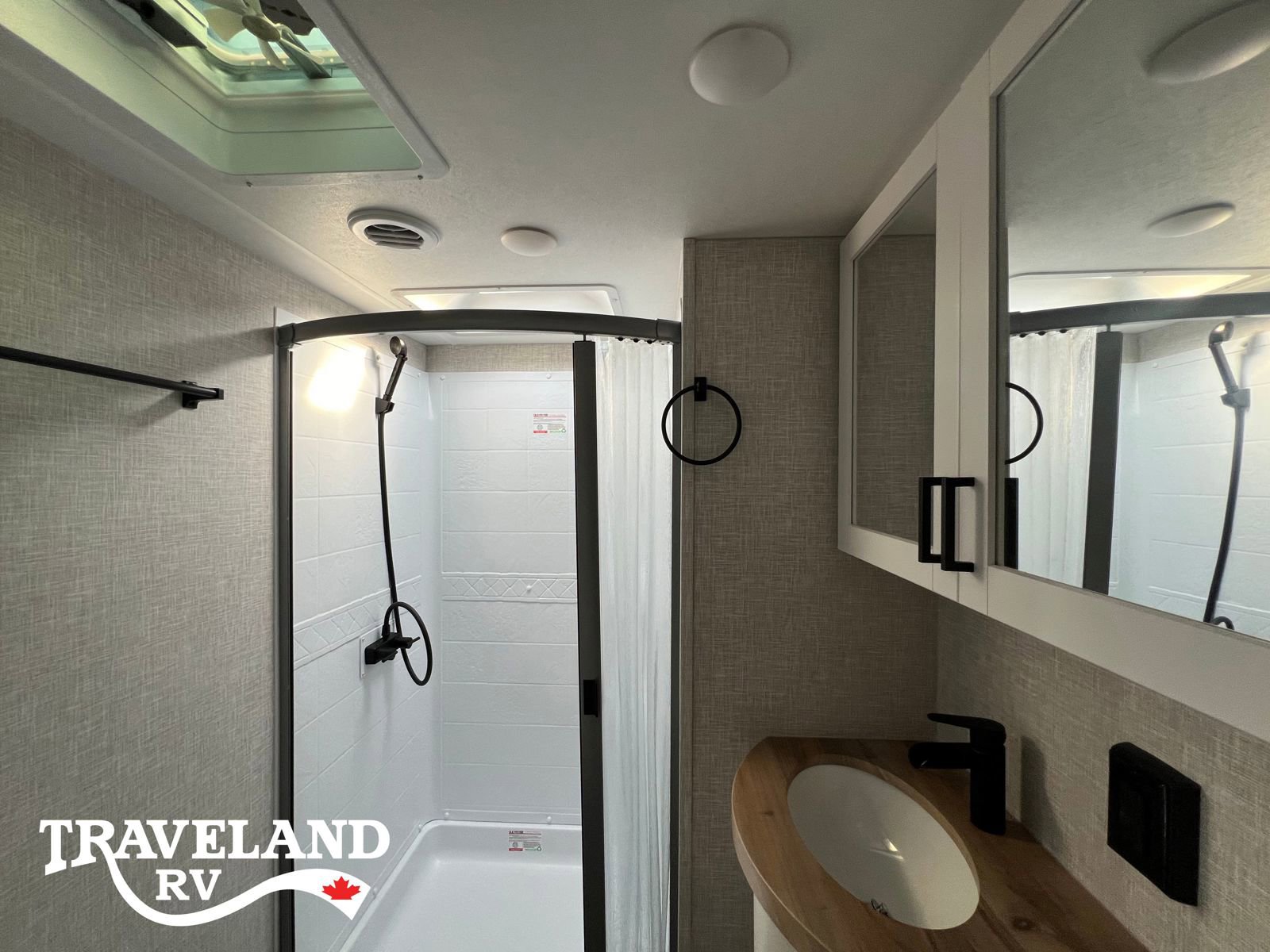2025 Highland Ridge Roamer Light Duty 244RLS - Image 37