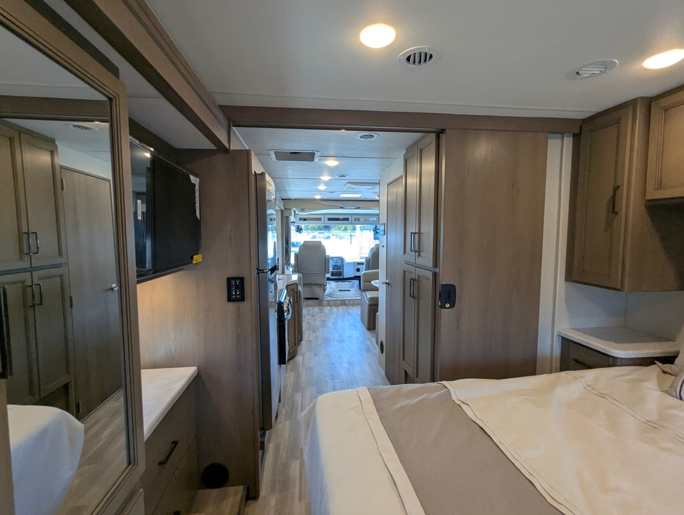 2027 Thor Motor Coach Windsport 29L - Image 43
