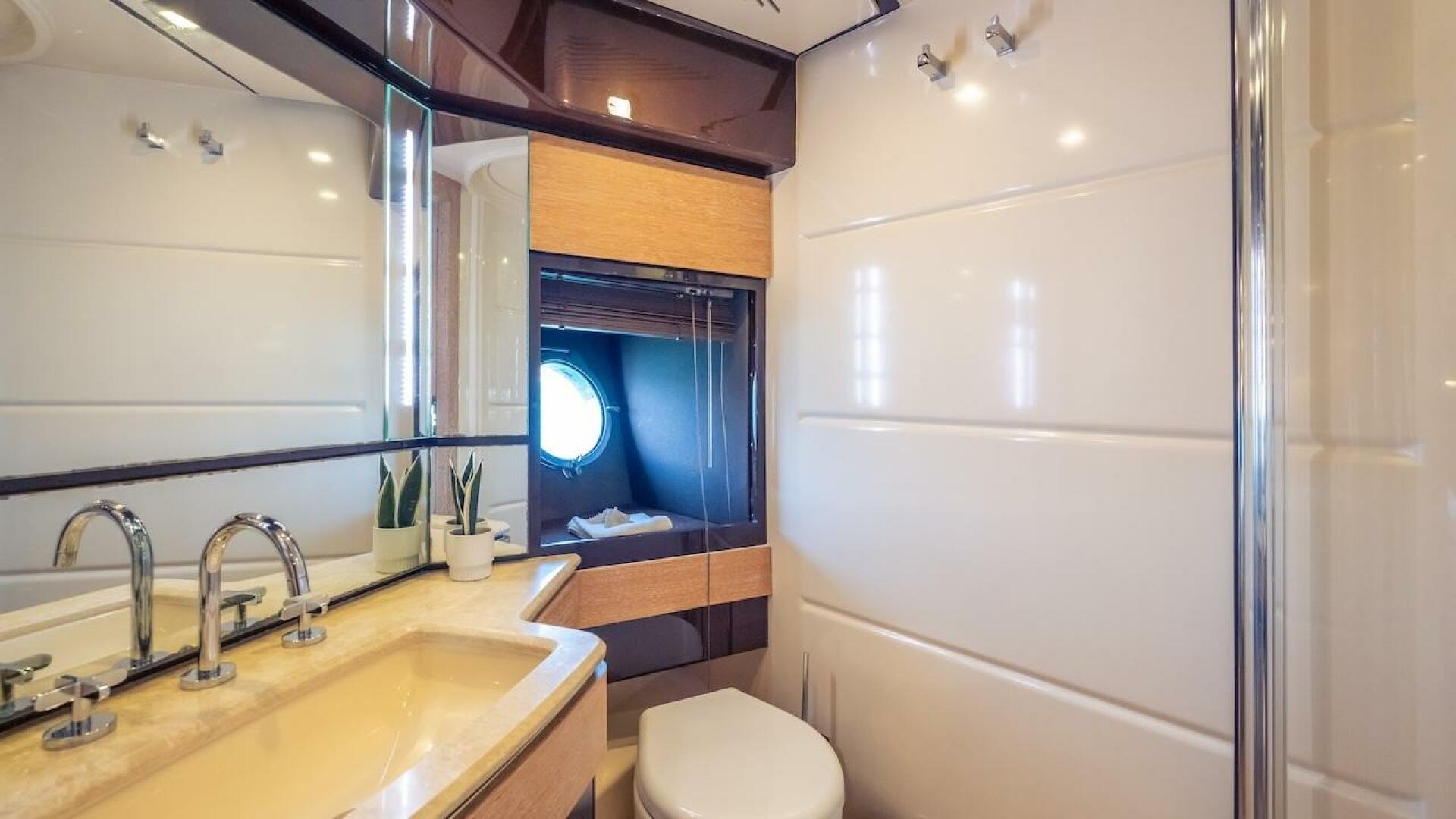 2012 Azimut Evolution - Image 44
