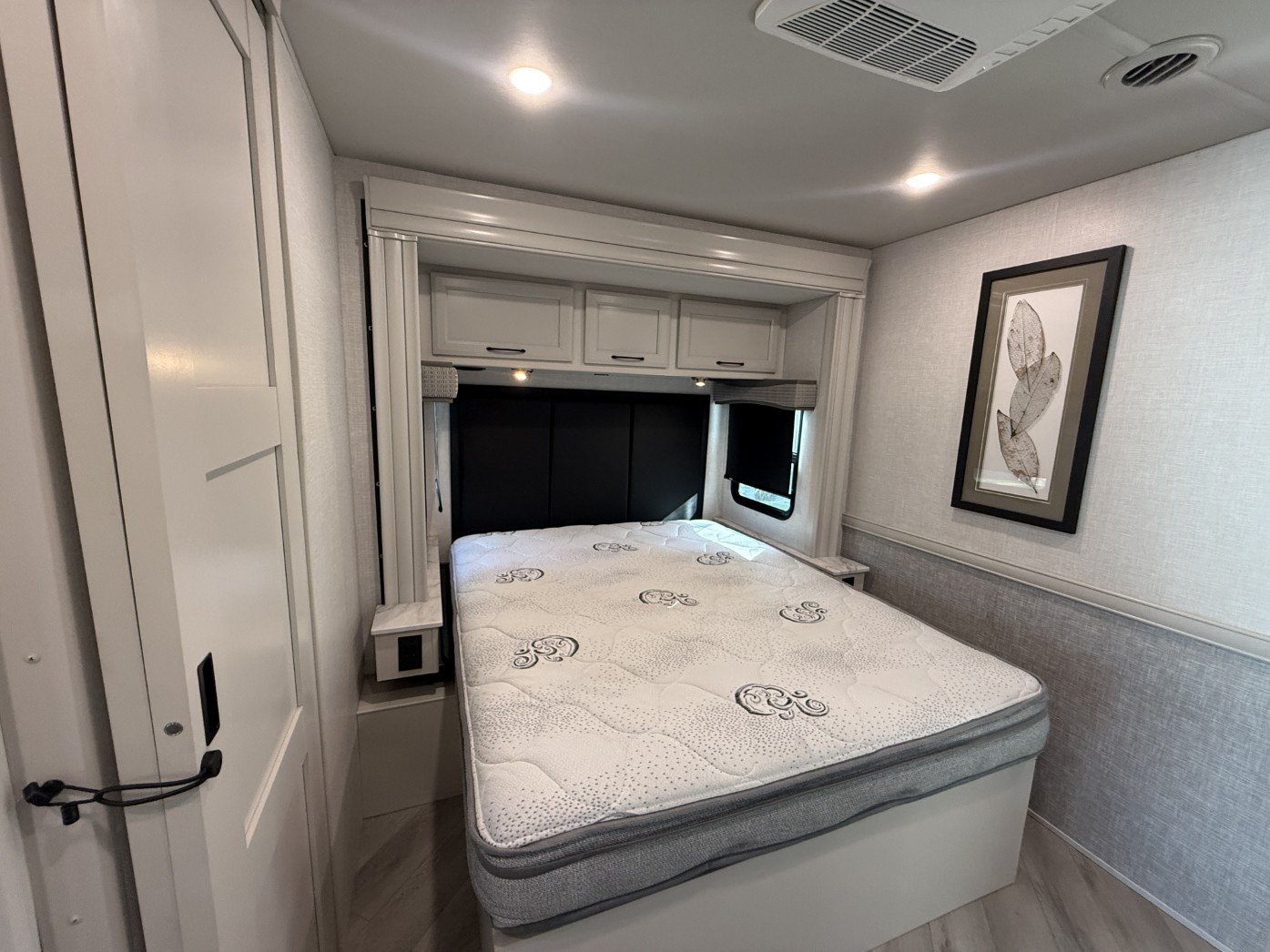 2025 Holiday Rambler Invicta 36Y - Image 19