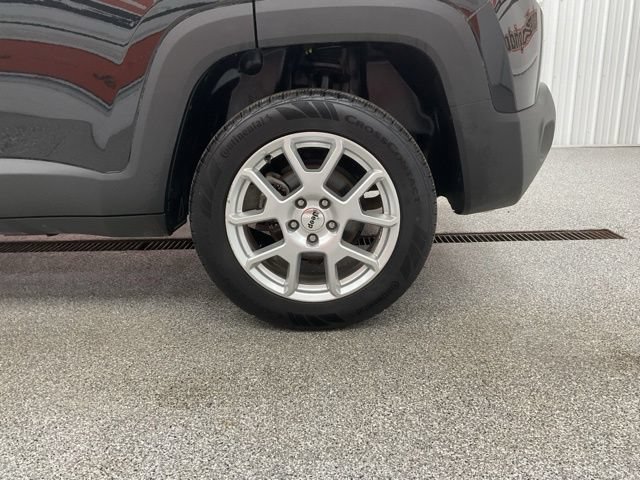 2022 Jeep Renegade Utility 4D Latitude 4WD - Image 11