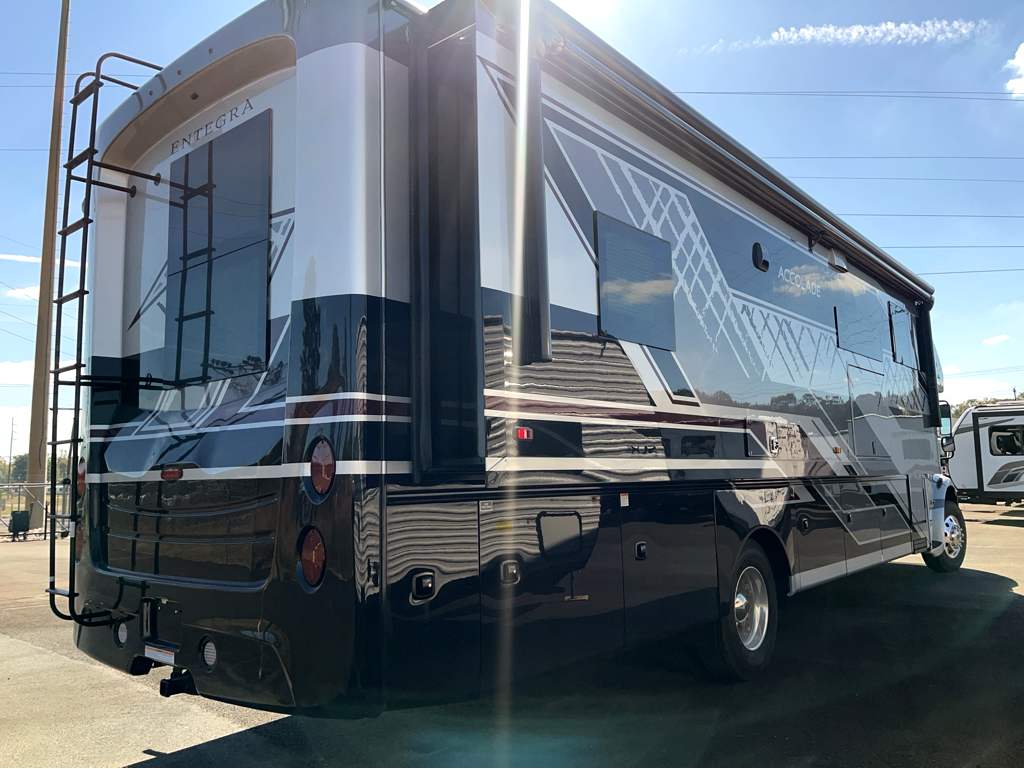 2026 ENTEGRA COACH ACCOLADE 37M - Image 2