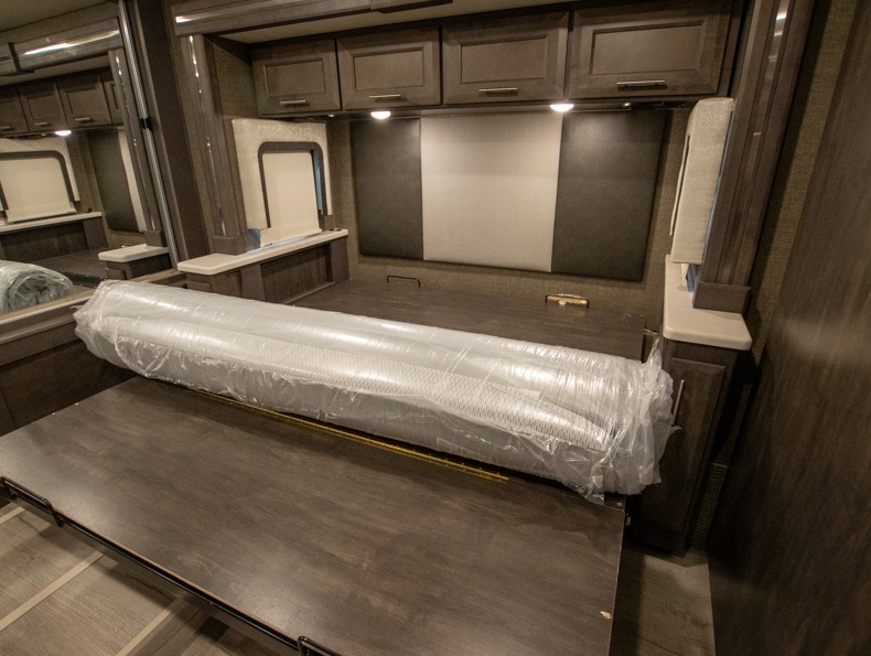 2022 Thor Motor Coach Palazzo 37.4 - Image 13