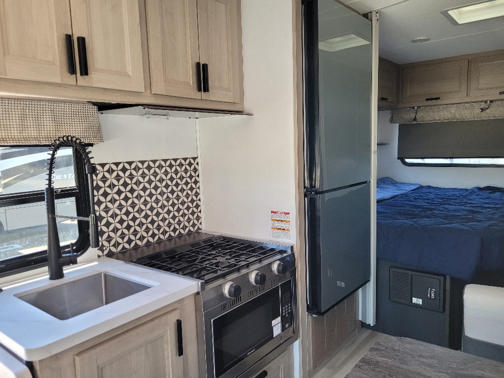 2025 Forest River Sunseeker LE 2350LE - Image 7