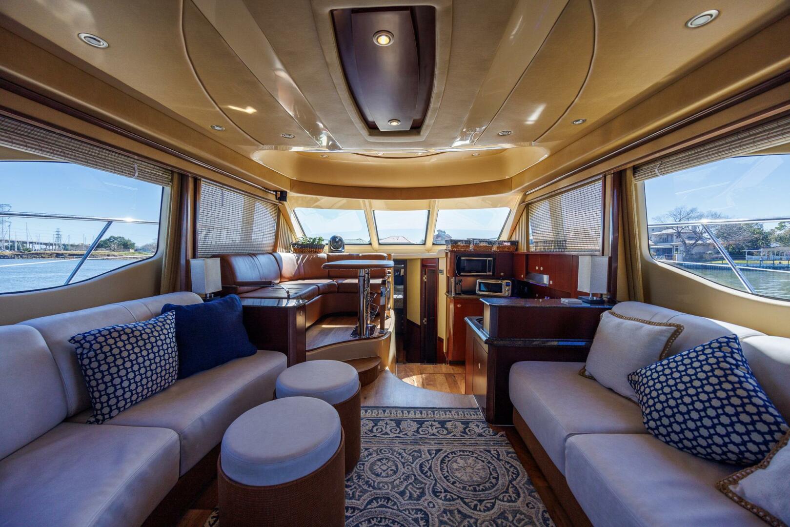 2006 Sea Ray 52 Sedan Bridge - Image 2