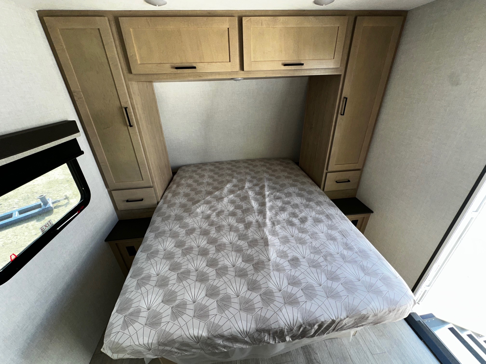 2027 Ember RV E-Series 24RLD - Image 17