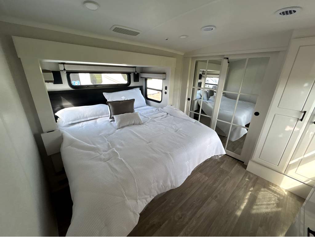 2027 JAYCO PINNACLE 32RLTS - Image 18
