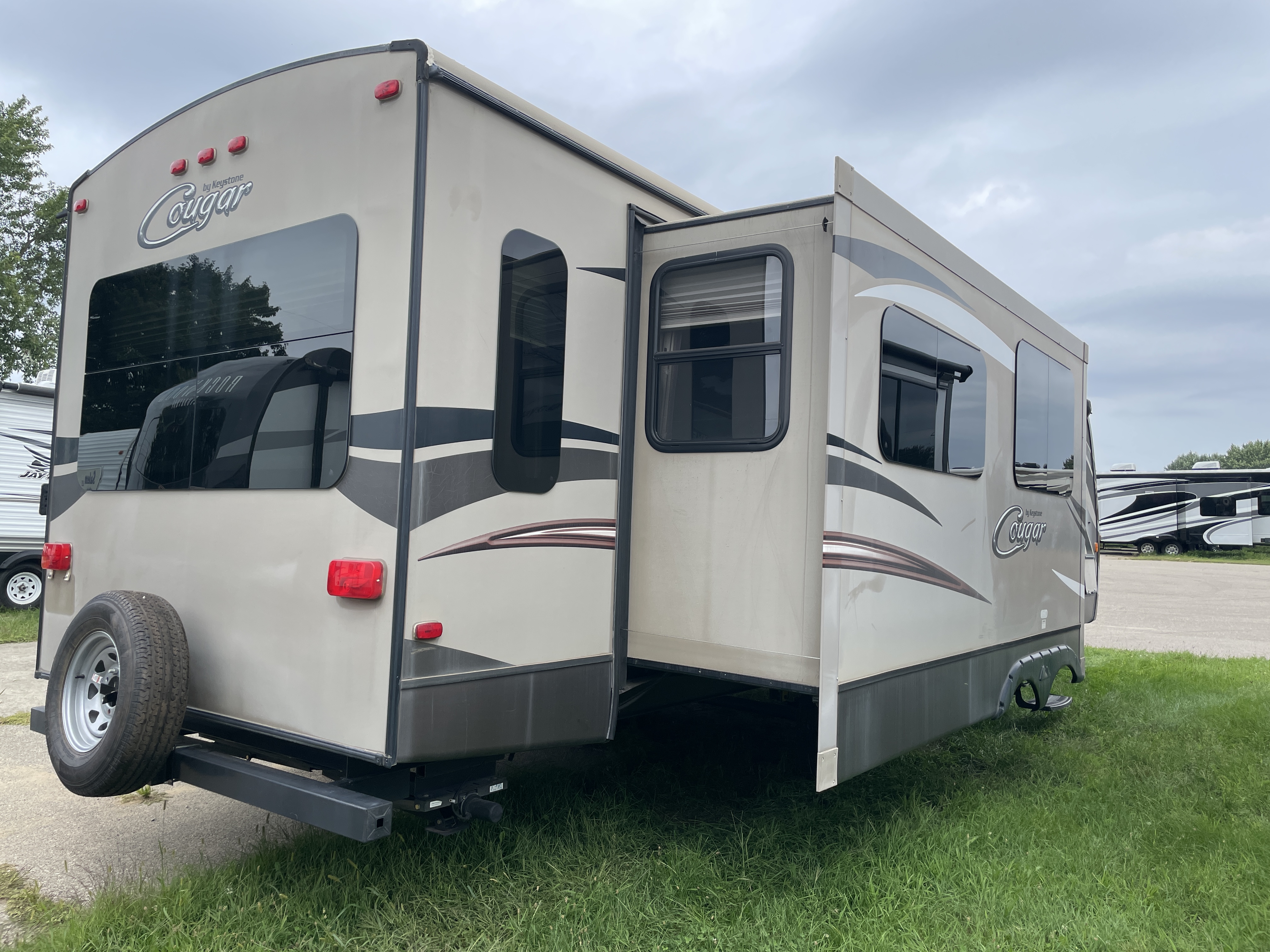 2016 Keystone RV Cougar Half-Ton 30RLI - Image 3
