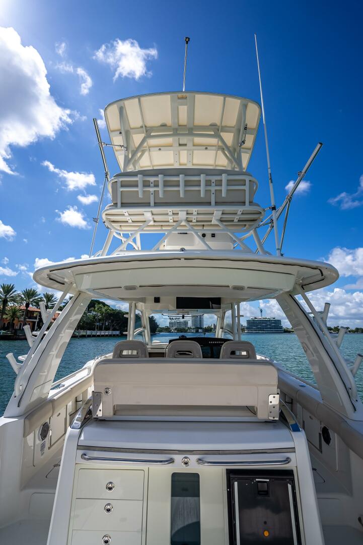 2016 Boston Whaler - Image 111