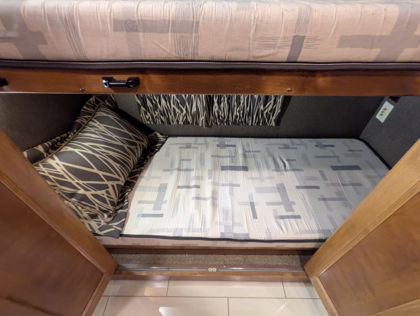 2016 Tiffin Allegro Red 38 QBA - Image 24