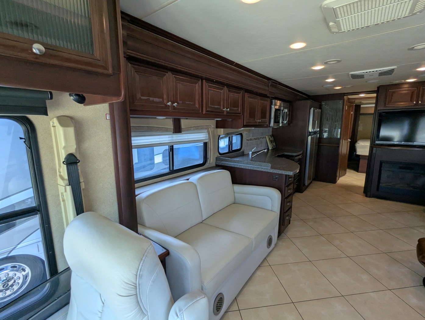 2011 DAMON ASTORIA 40KT - Image 14
