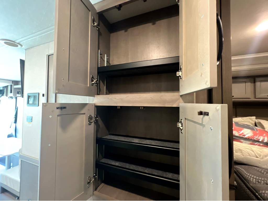 2024 HOLIDAY RAMBLER INVICTA 36Y - Image 21
