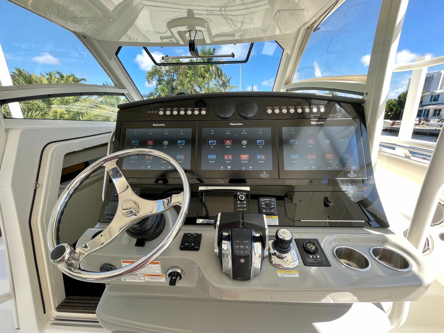 2016 Boston Whaler 420 Outrage - Image 9