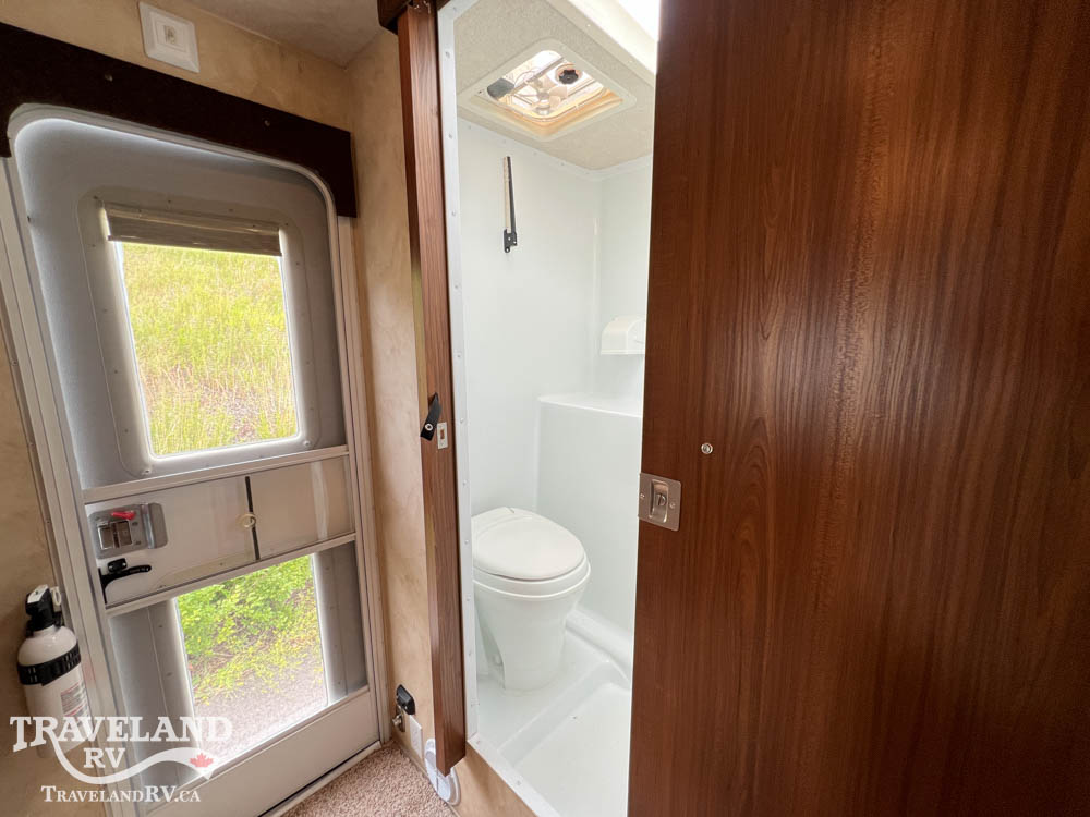 2012 NORTHWOOD ARCTIC FOX 811 - Image 23