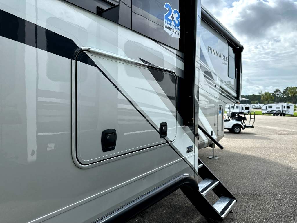 2027 JAYCO PINNACLE 32RLTS - Image 6