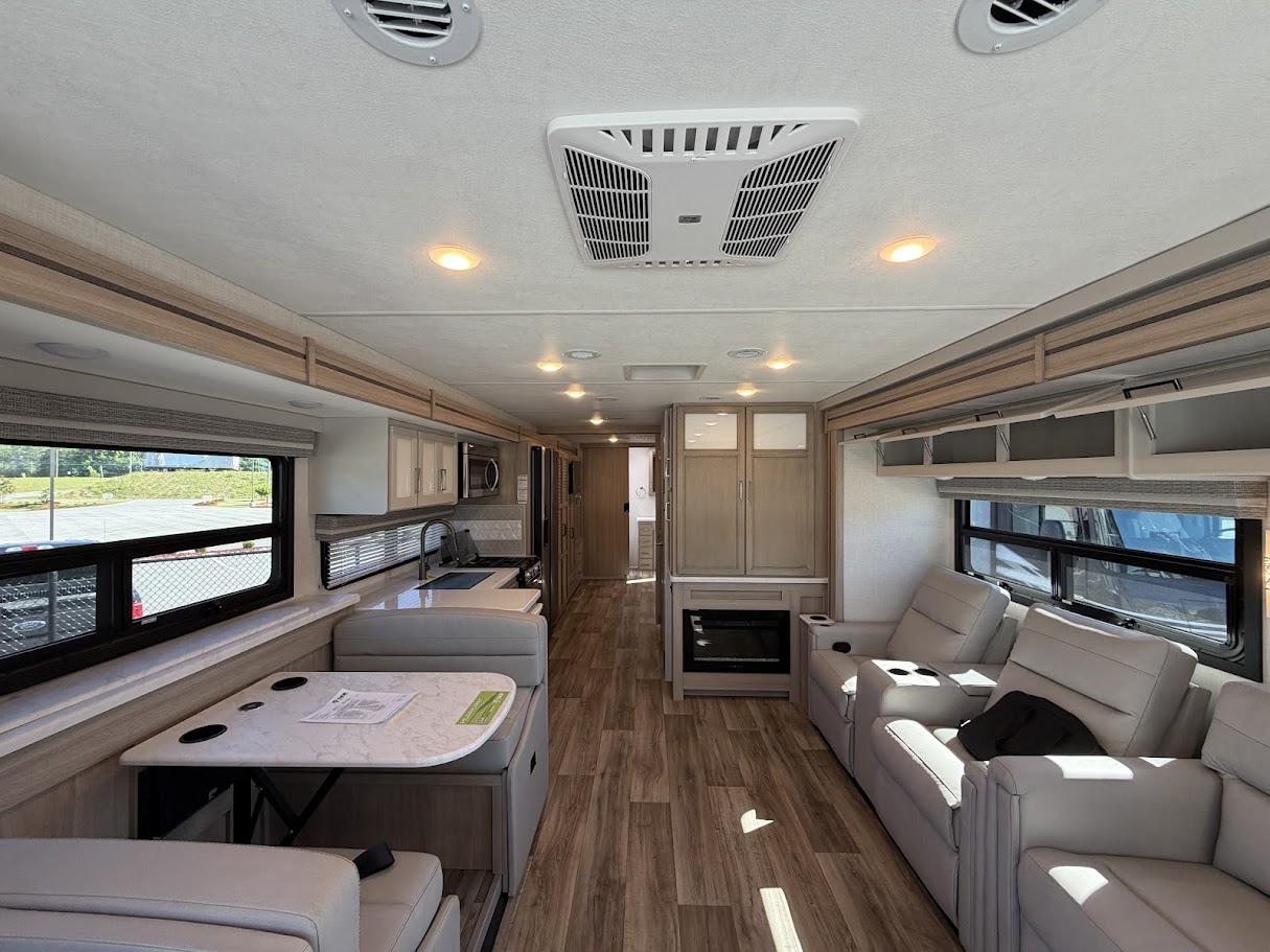 2027 THOR MOTOR COACH HURRICANE 36H - Image 43