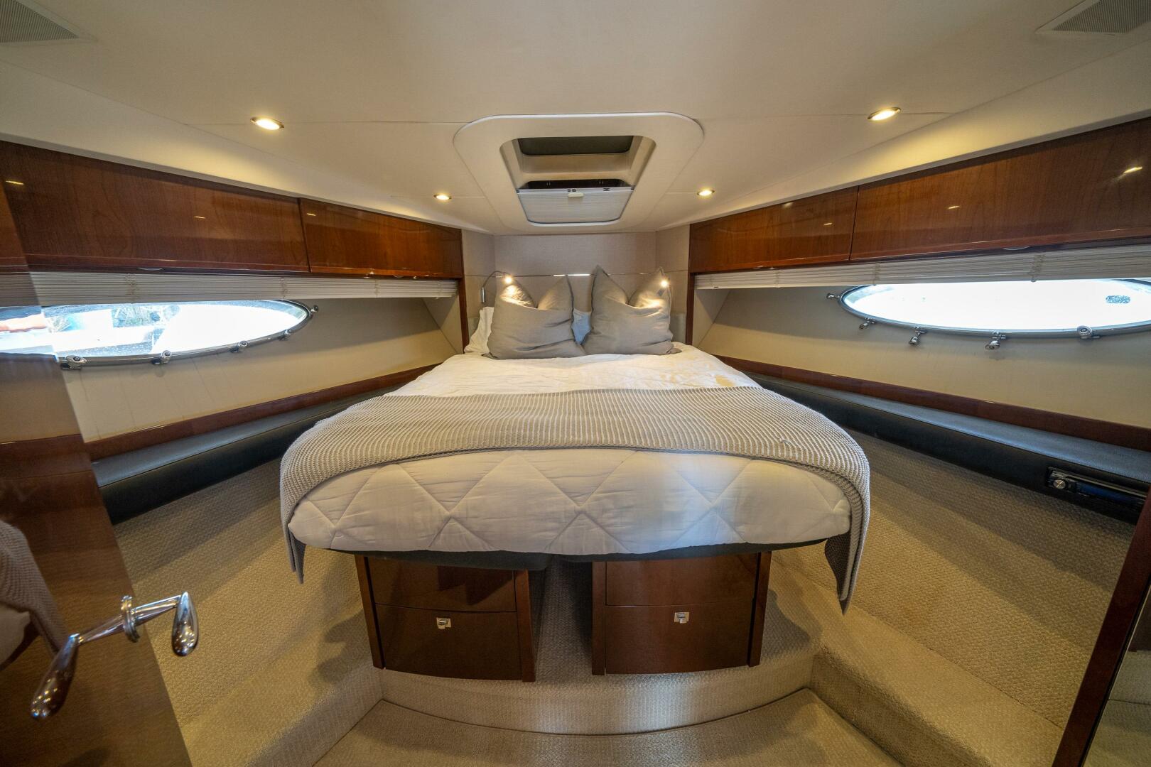2012 Princess V52 - Image 28