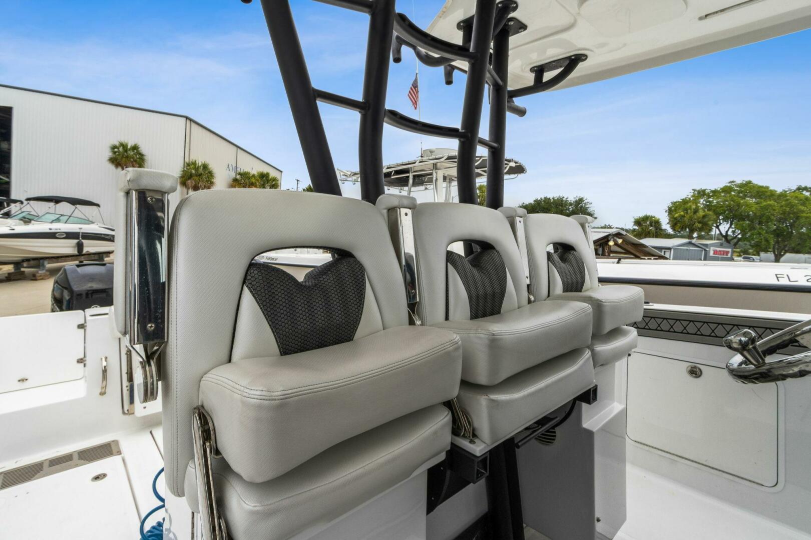 2023 Wellcraft 352 Fisherman Center Console - Image 18