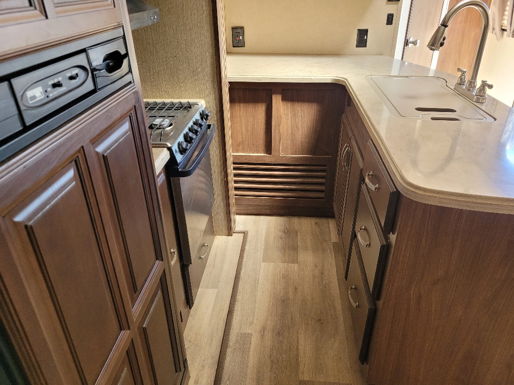 2016 Dutchmen Denali 287 RE - Image 11