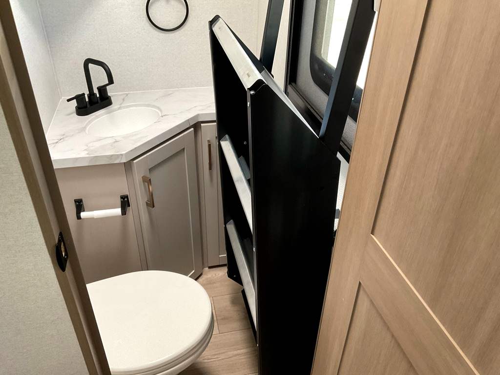 2027 JAYCO Jay Feather 33BH - Image 32