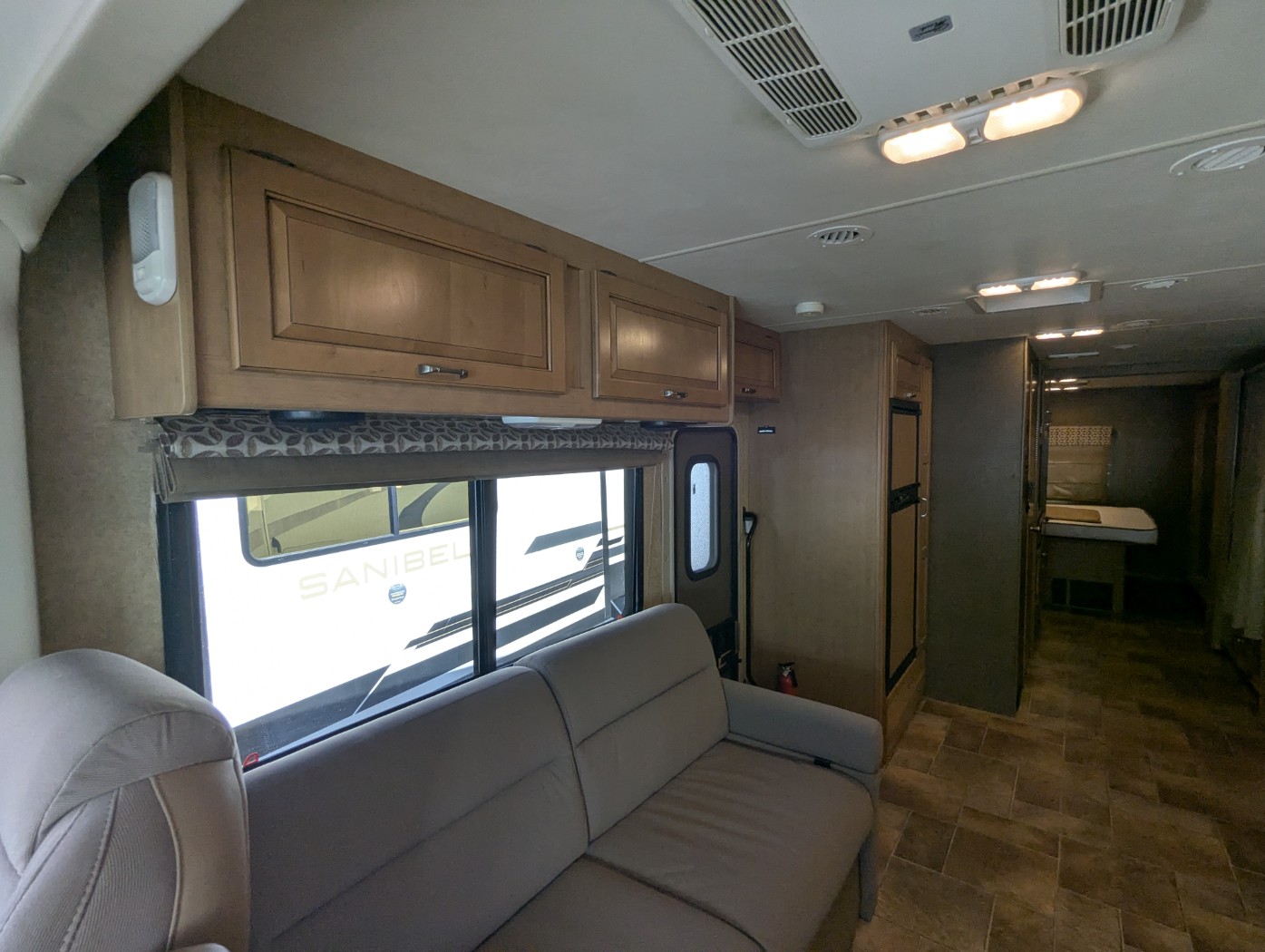 2016 Thor Motor Coach Hurricane 34J - Image 14
