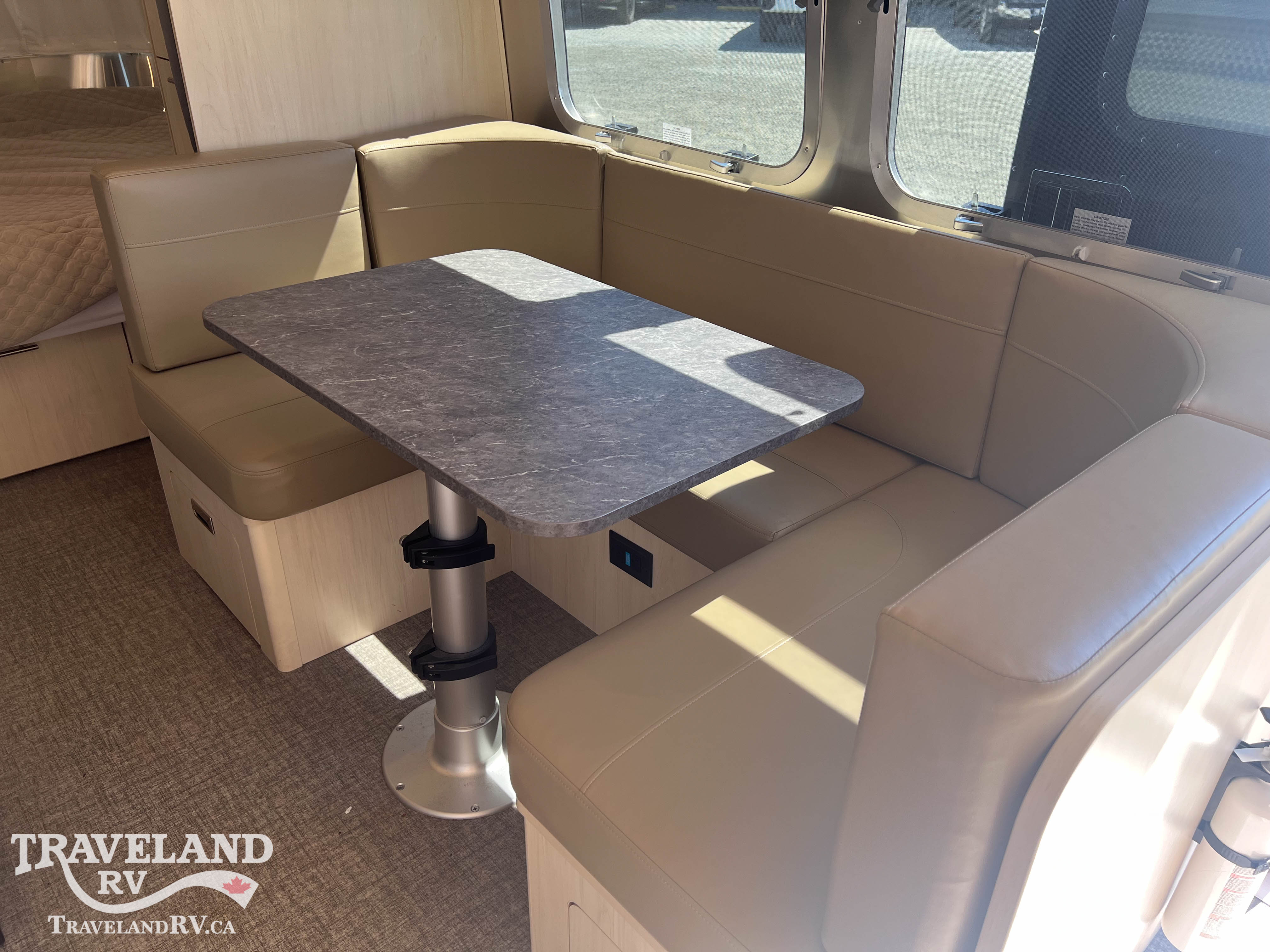 2023 Airstream Flying Cloud 23FBQ - Image 16