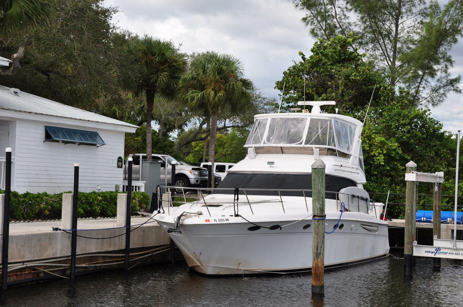 1998 Sea Ray 480 Sedan Bridge - Image 4