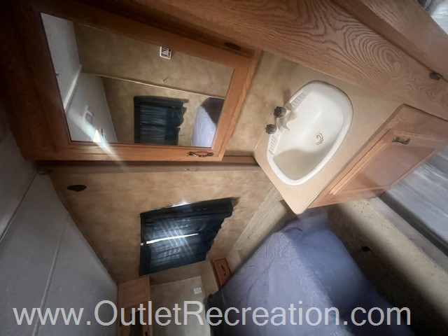 2005 KEYSTONE RV LAREDO 25RL - Image 13