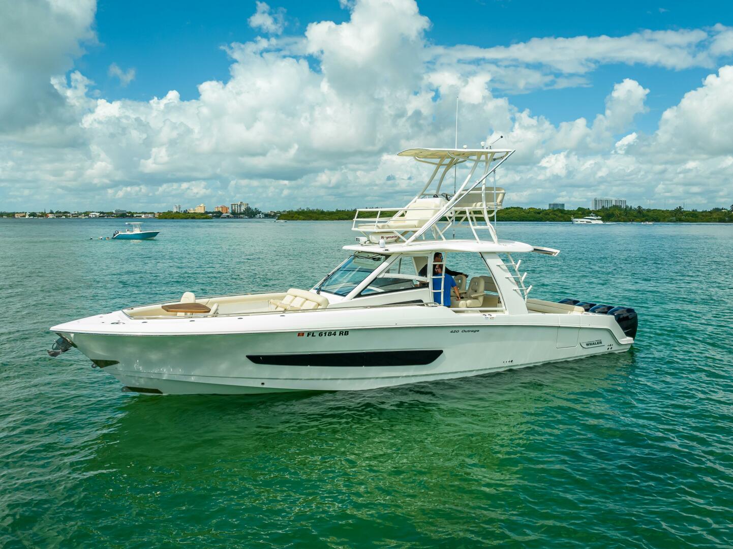 2016 Boston Whaler - Image 15