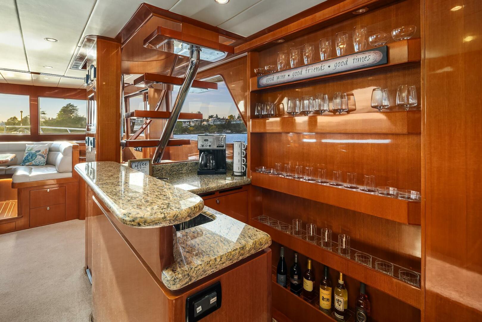 2014 Hampton 720 Skylounge LRC - Image 15
