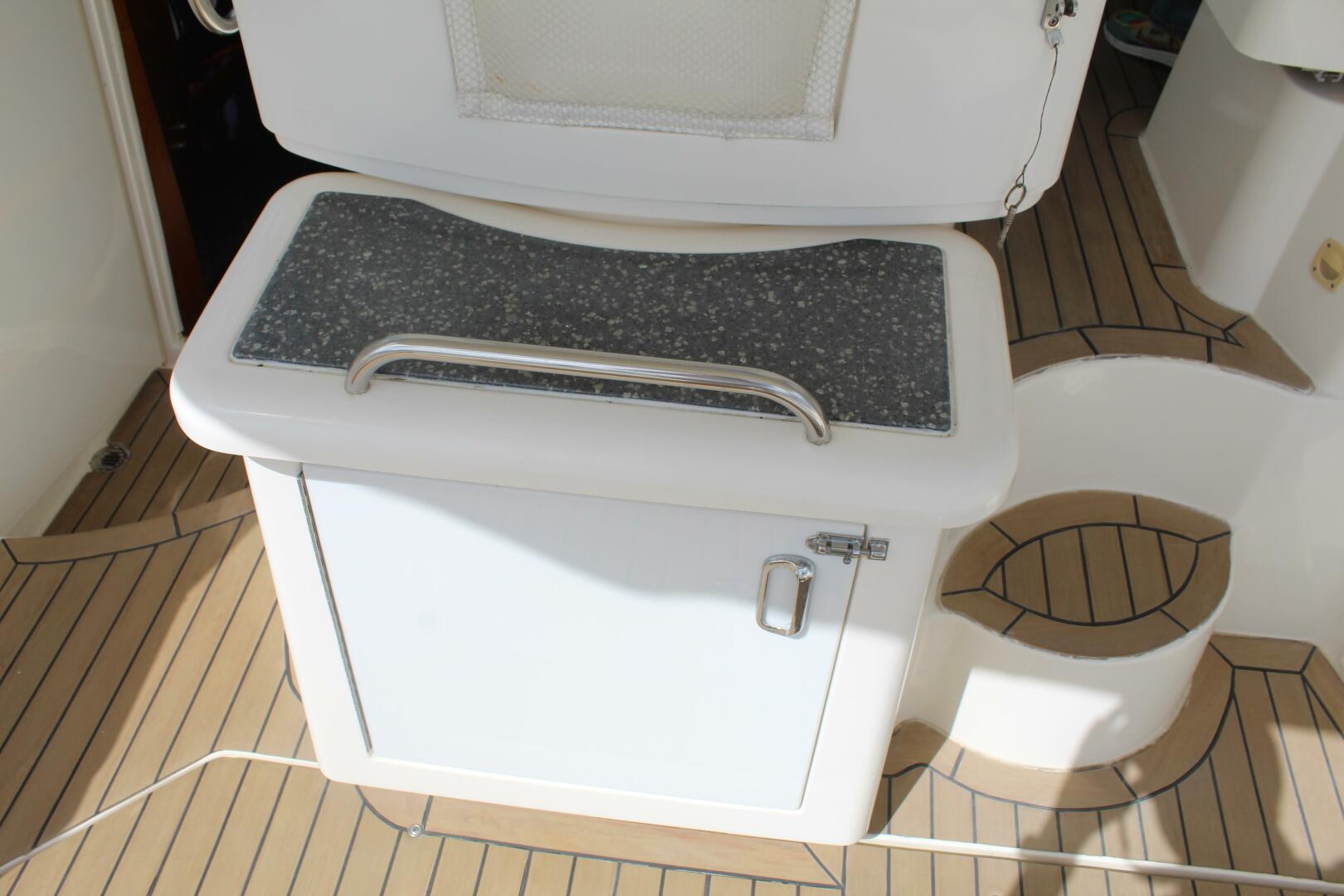 2007 Cruisers Yachts 420 Express - Image 18
