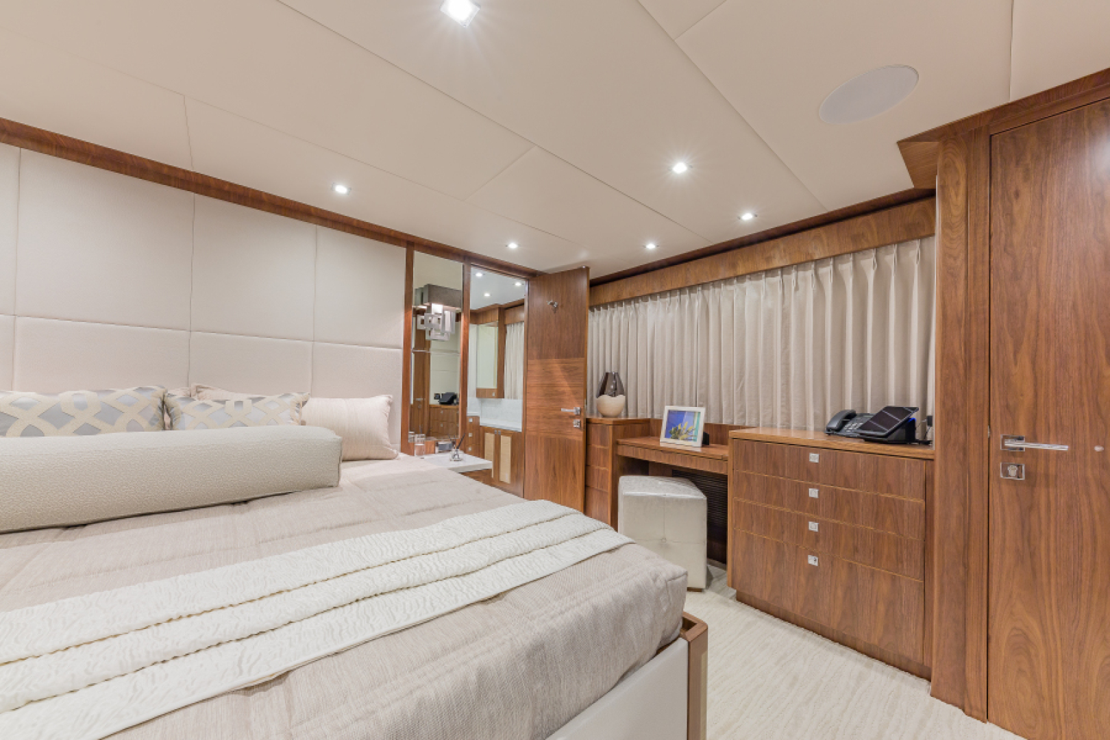 2018 Hargrave Raised Pilothouse - Image 30