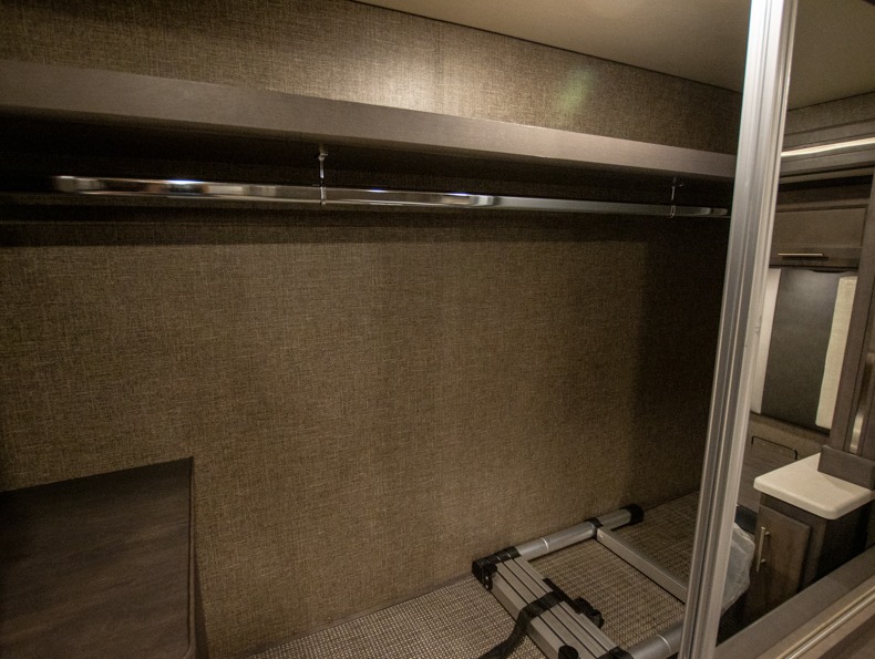 2022 Thor Motor Coach Palazzo 37.4 - Image 17