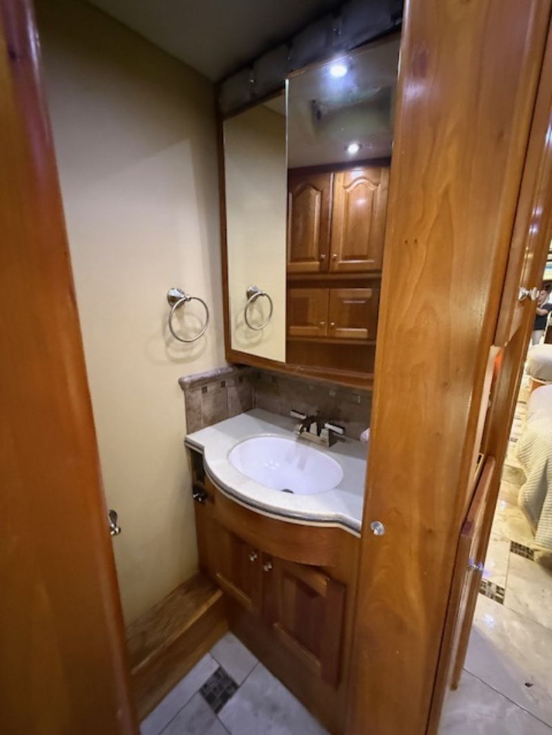 2005 Country Coach Magna 630 45 Rembrandt - Image 14